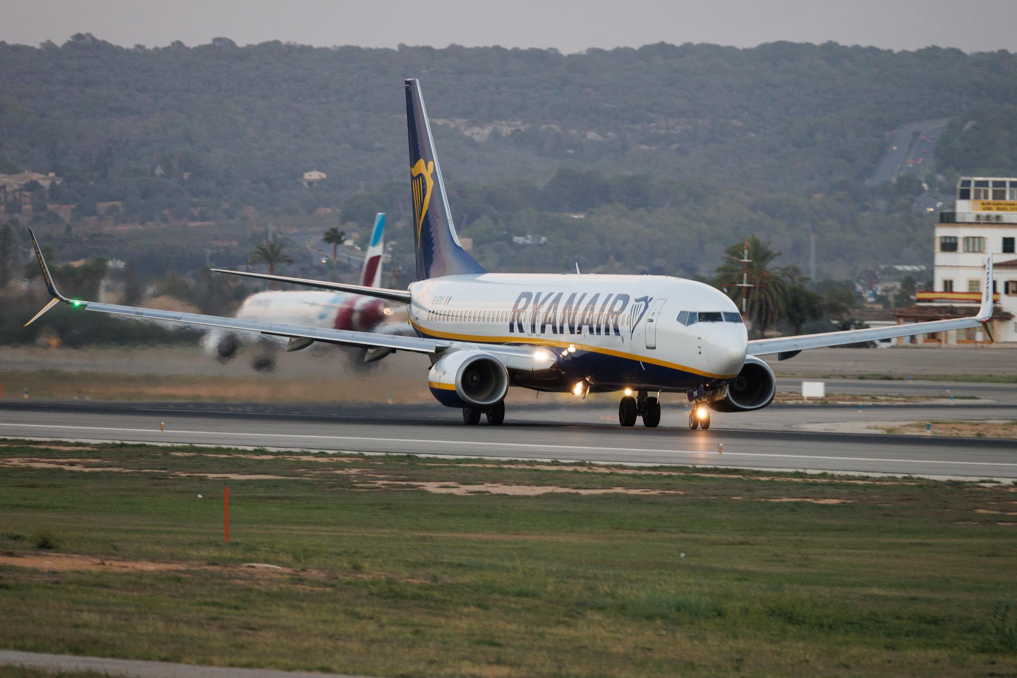 Palma de Mallorca Airport: Ryanair (FR / RYR) | Boeing 737-8AS B738 | EI-EVX | MSN 40317