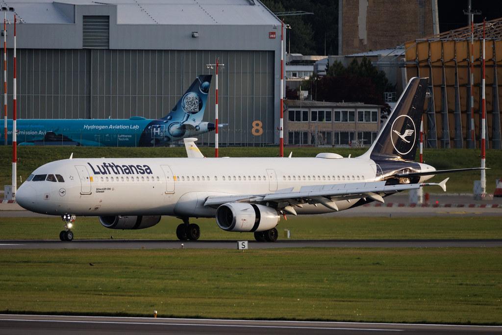 Hamburg Airport: Lufthansa (LH / DLH) | Airbus A321-231 A321 | D-AISJ | MSN 3360