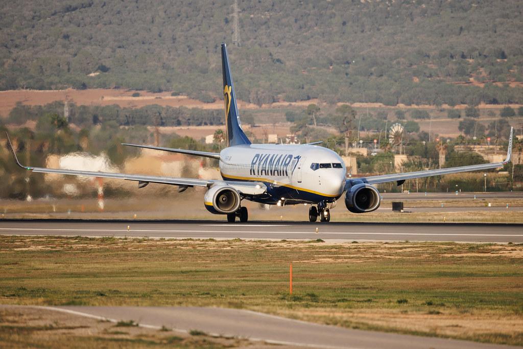 Palma de Mallorca Airport: Ryanair (FR / RYR) | Boeing 737-8AS B738 | EI-EFO | MSN 37539