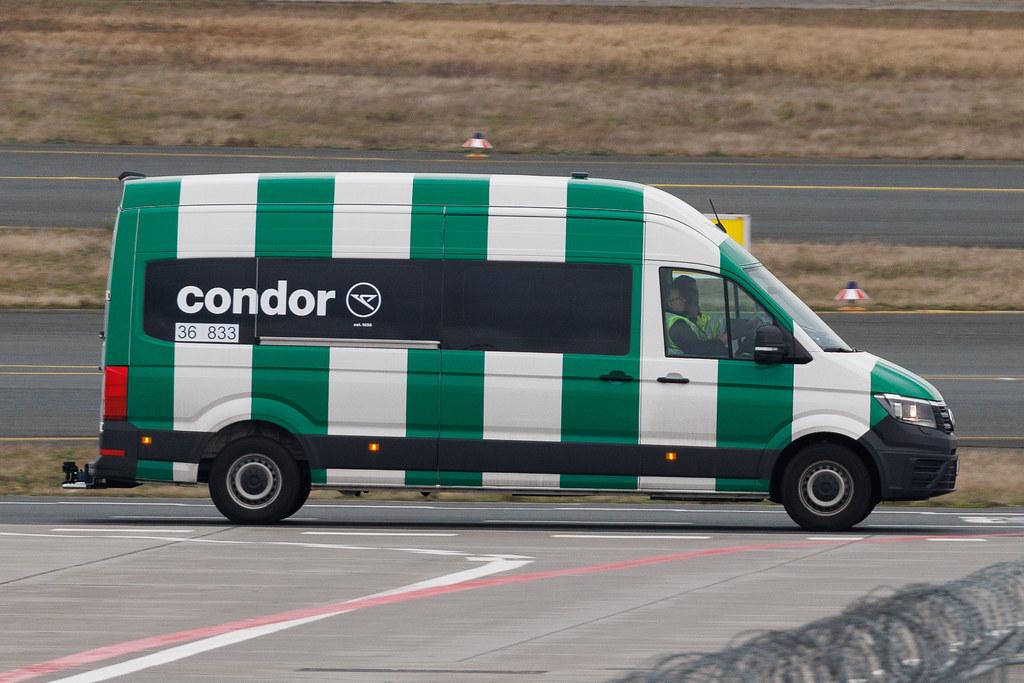 Frankfurt Airport: Grüner Condor-Transporter