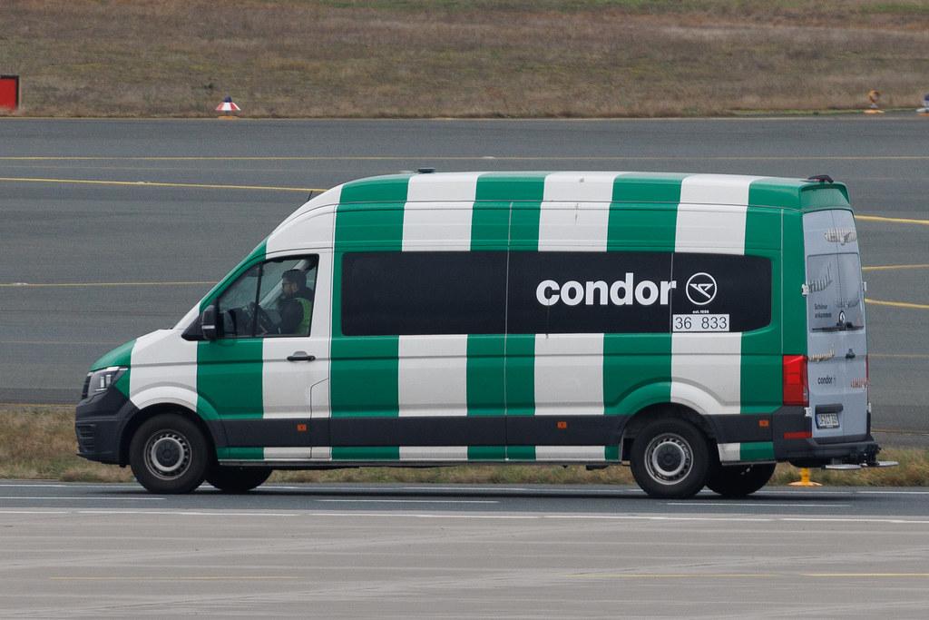 Frankfurt Airport: Grüner Condor-Transporter