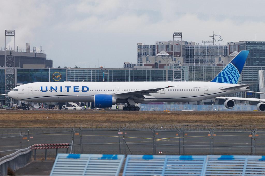 Frankfurt Airport: United Airlines (UA / UAL) | Boeing 777-300(ER) B77W | N2250U | MSN 66590