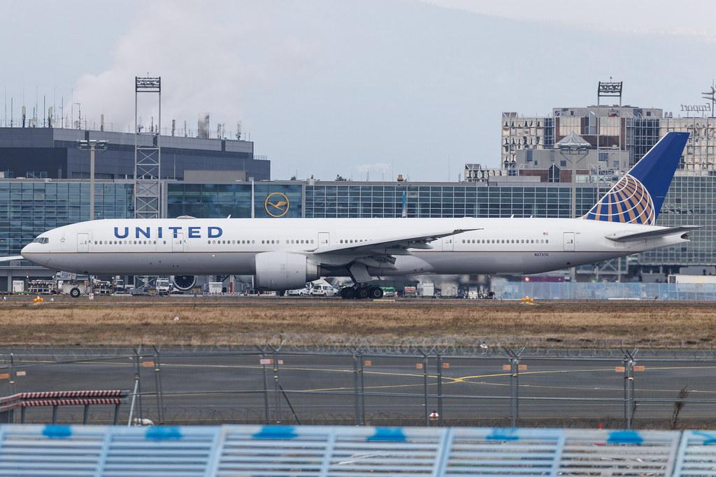 Frankfurt Airport: United Airlines (UA / UAL) | Boeing 777-322(ER) B77W | N2737U | MSN 62647