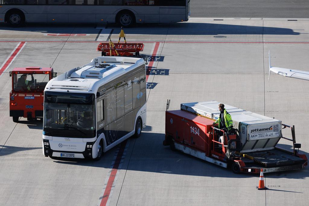 Hamburg Airport: SIMGA 7 Bus