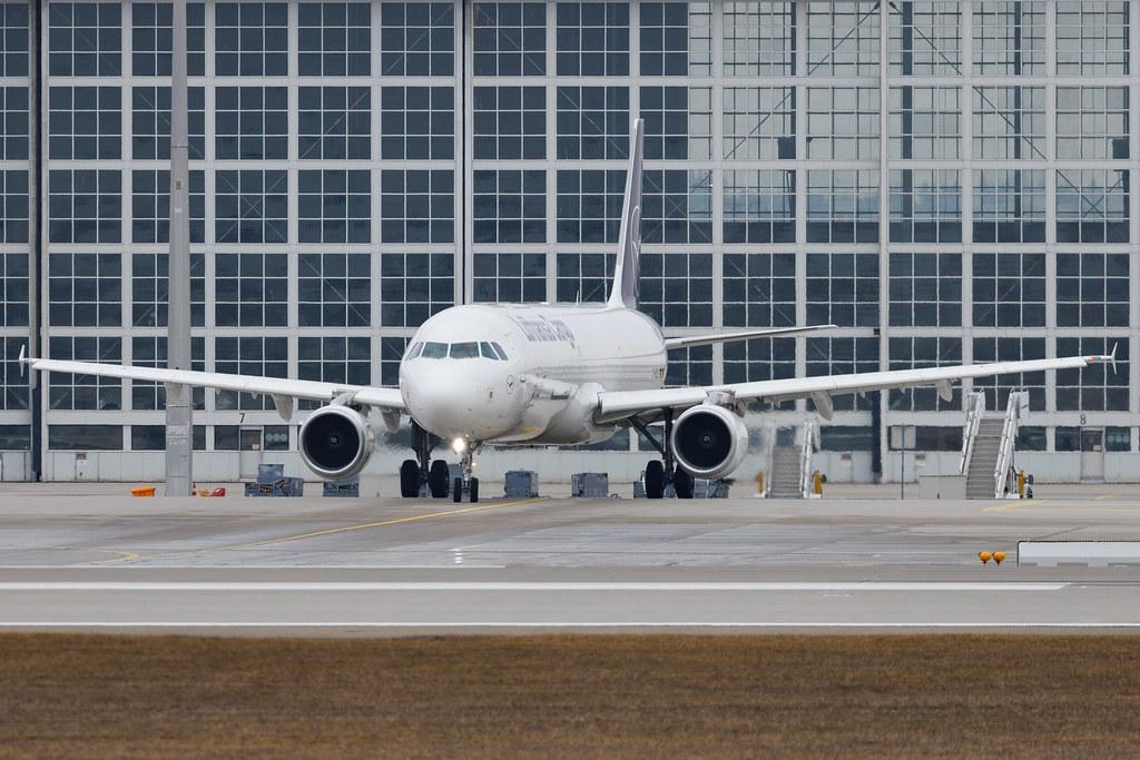 Munich Airport: Lufthansa Cargo (/ GEC) | Operator: Lufthansa CityLine | Airbus A321-211(P2F) A321 | D-AEUI | MSN 05126