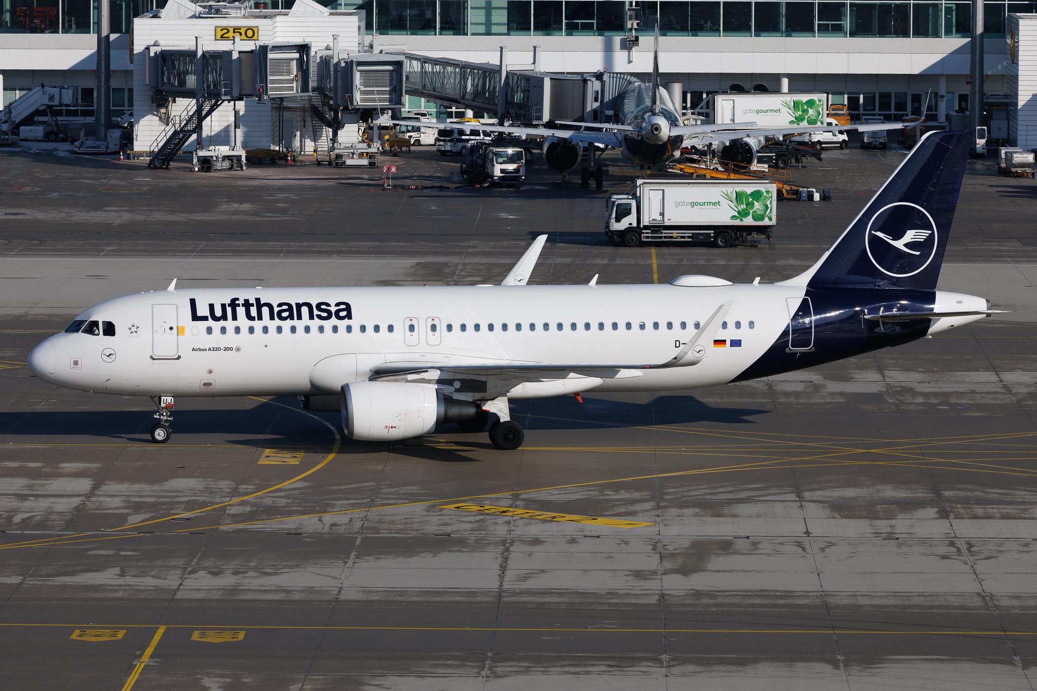 Munich Airport: Lufthansa (LH / DLH) | Airbus A320-214 A320 | D-AIUJ | MSN 6301
