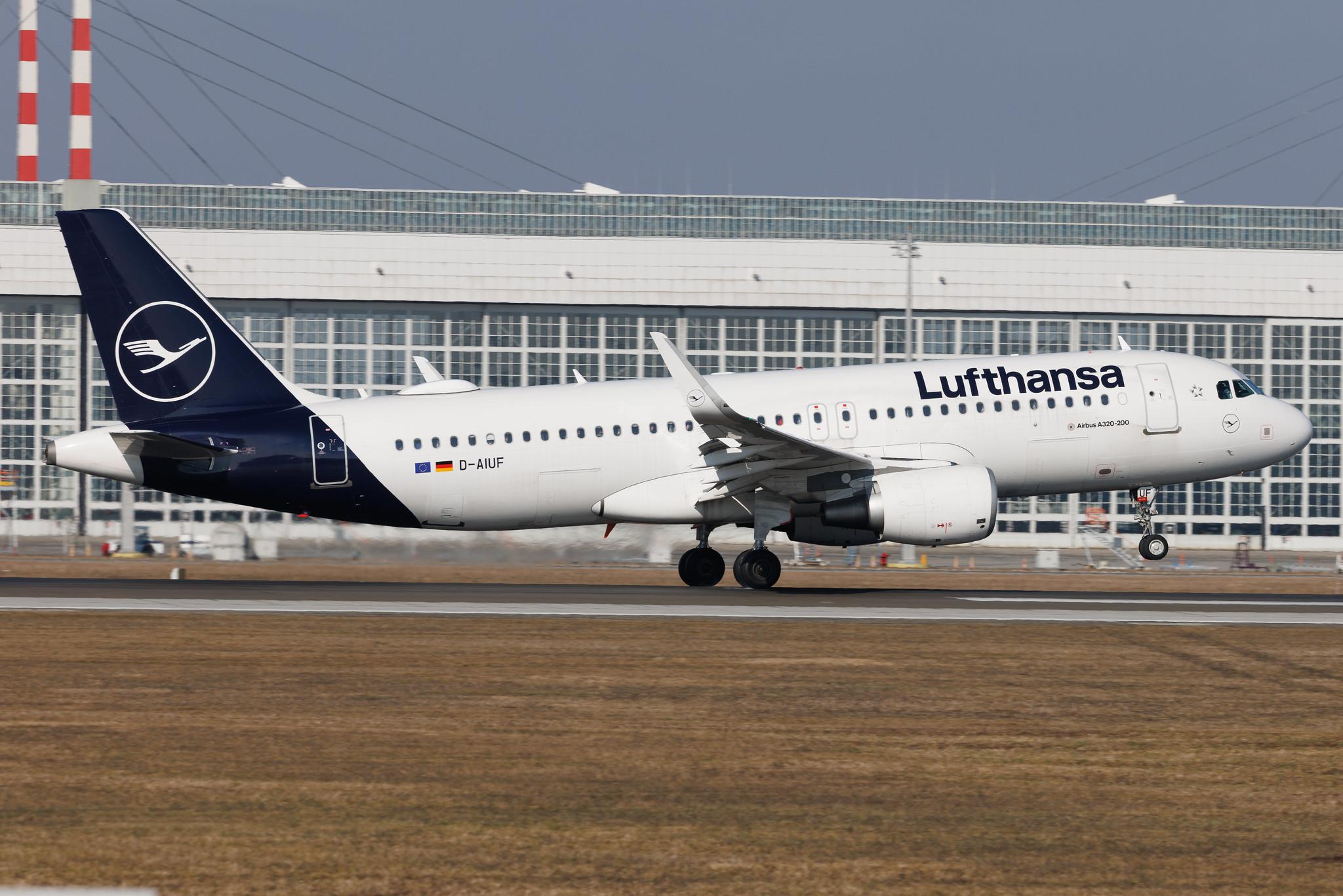 Munich Airport: Lufthansa (LH / DLH) | Airbus A320-214 A320 | D-AIUF | MSN 6141