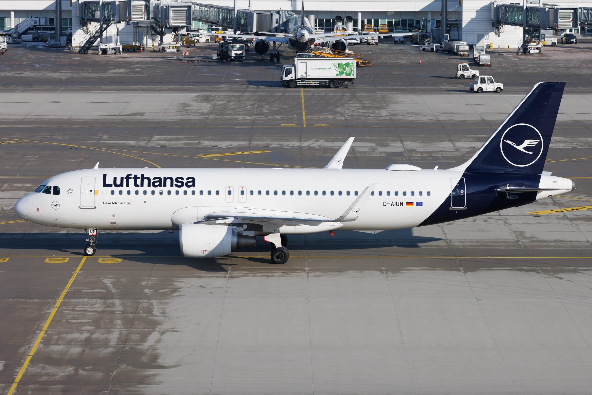 Munich Airport: Lufthansa (LH / DLH) | Airbus A320-214 A320 | D-AIUM | MSN 6577