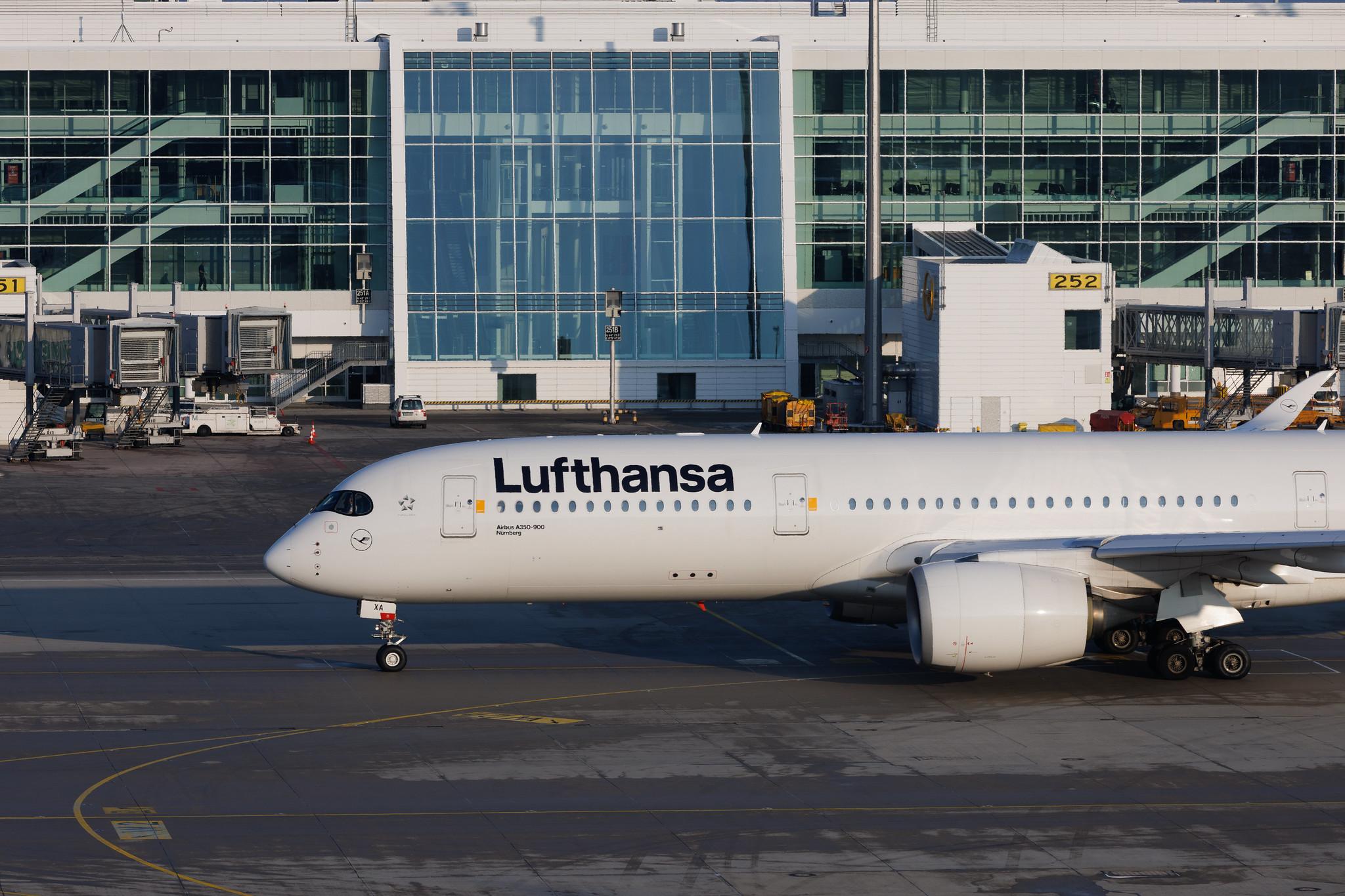 Munich Airport: Lufthansa (LH / DLH) | Airbus A350-941 A359 | D-AIXA | MSN 074