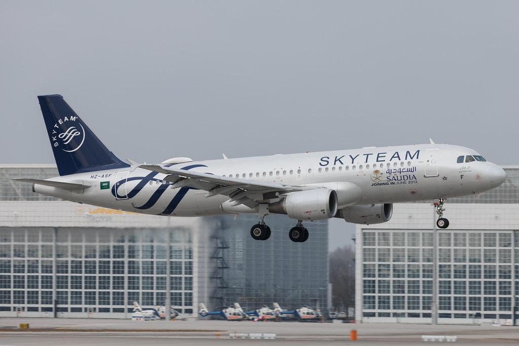 Munich Airport: Saudia (SV / SVA) | Livery: SkyTeam Livery | Airbus A320-214 A320 | HZ-ASF | MSN 4955