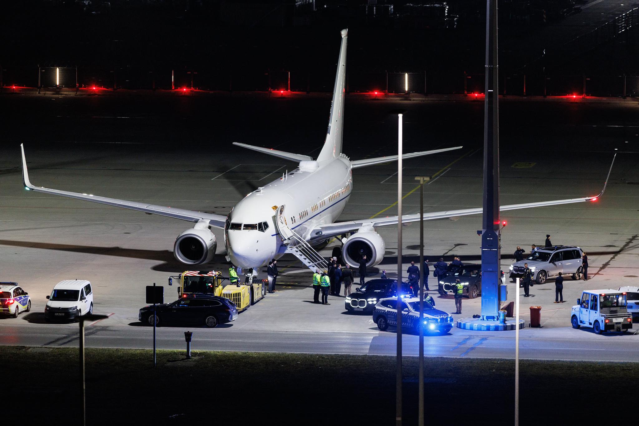 Munich Airport: United States - Air Force (RCH) | Boeing C-40 Clipper B737 | 02-0042 | MSN 33500