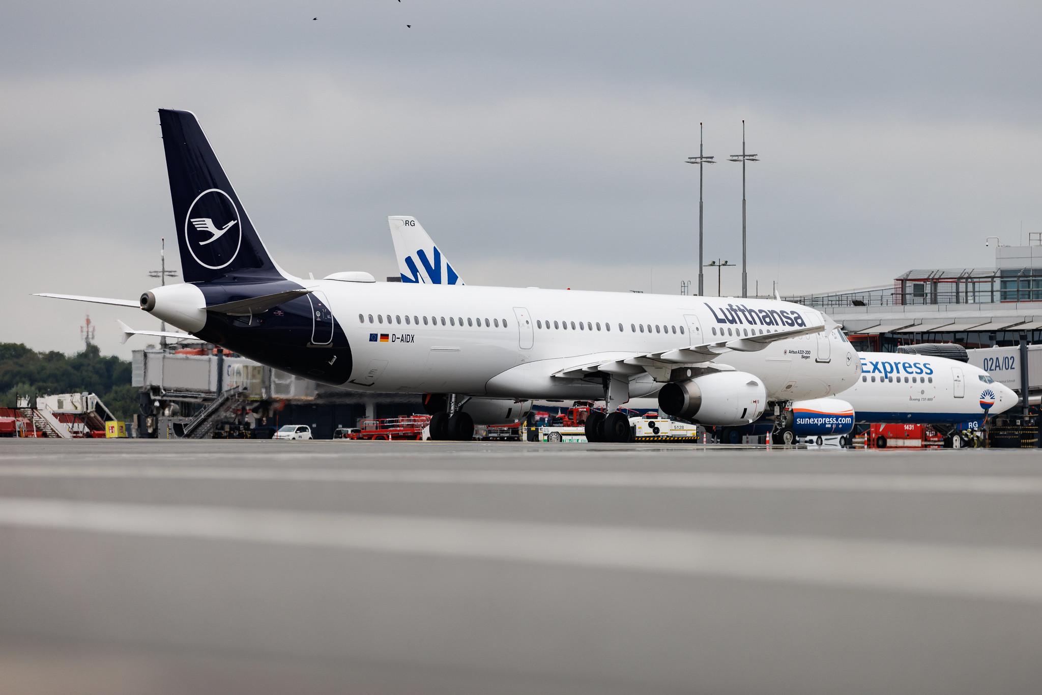 Hamburg Airport: Lufthansa (LH / DLH) | Airbus A321-231 A321 | D-AIDX | MSN 6451