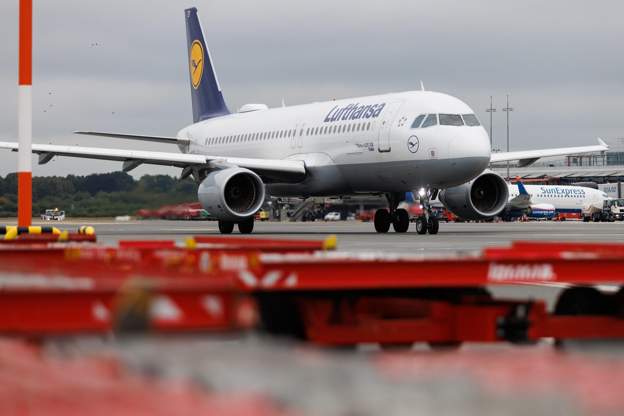 Hamburg Airport: Lufthansa (LH / DLH) | Airbus A320-214 A320 | D-AIZF | MSN 4289