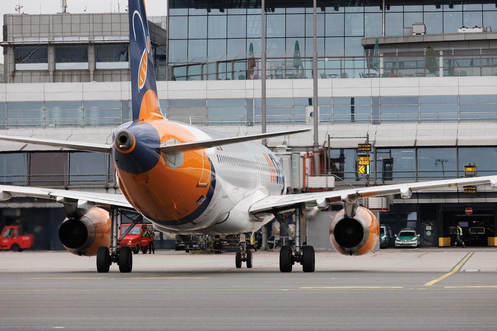 Hamburg Airport: HiSky (/ HYM) | Operator: HiSky Europe | Airbus A320-232 A320 | YR-BEE | MSN 06223