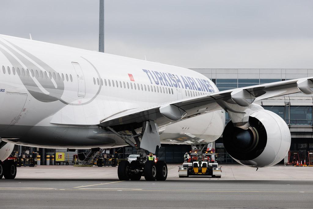 Hamburg Airport: Turkish Airlines (TK / THY) | Airbus A350-941 A359 | TC-LHA | MSN 688