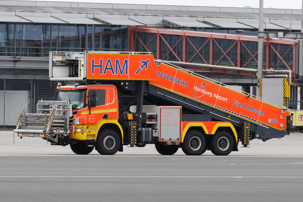 Hamburg Airport: Hamburg AIrport Rettungstreppenfahrzeug