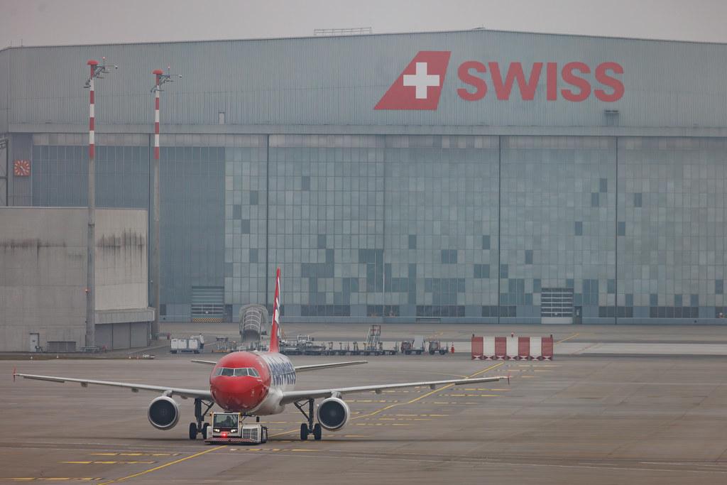 Flughafen Zürich: Edelweiss Air (WK / EDW) | Airbus A320-214 A320 | HB-IHZ | MSN 1026