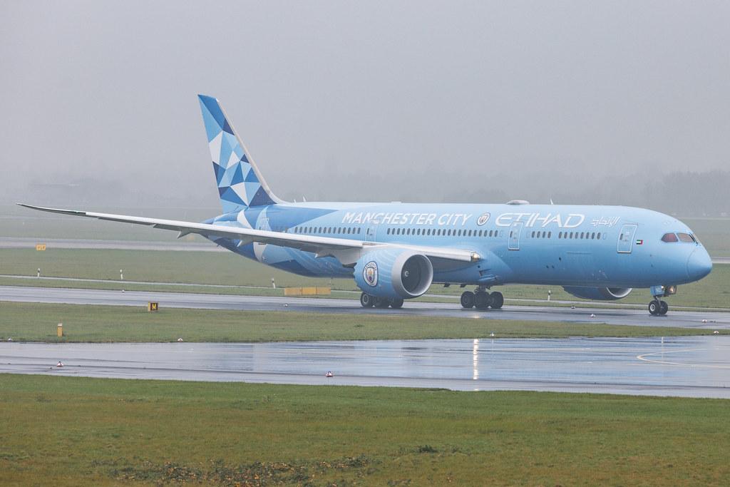 Düsseldorf Airport: Etihad Airways (EY / ETD) | Livery: Manchester City Livery | Boeing 787-9 Dreamliner B789 | A6-BND | MSN 42373