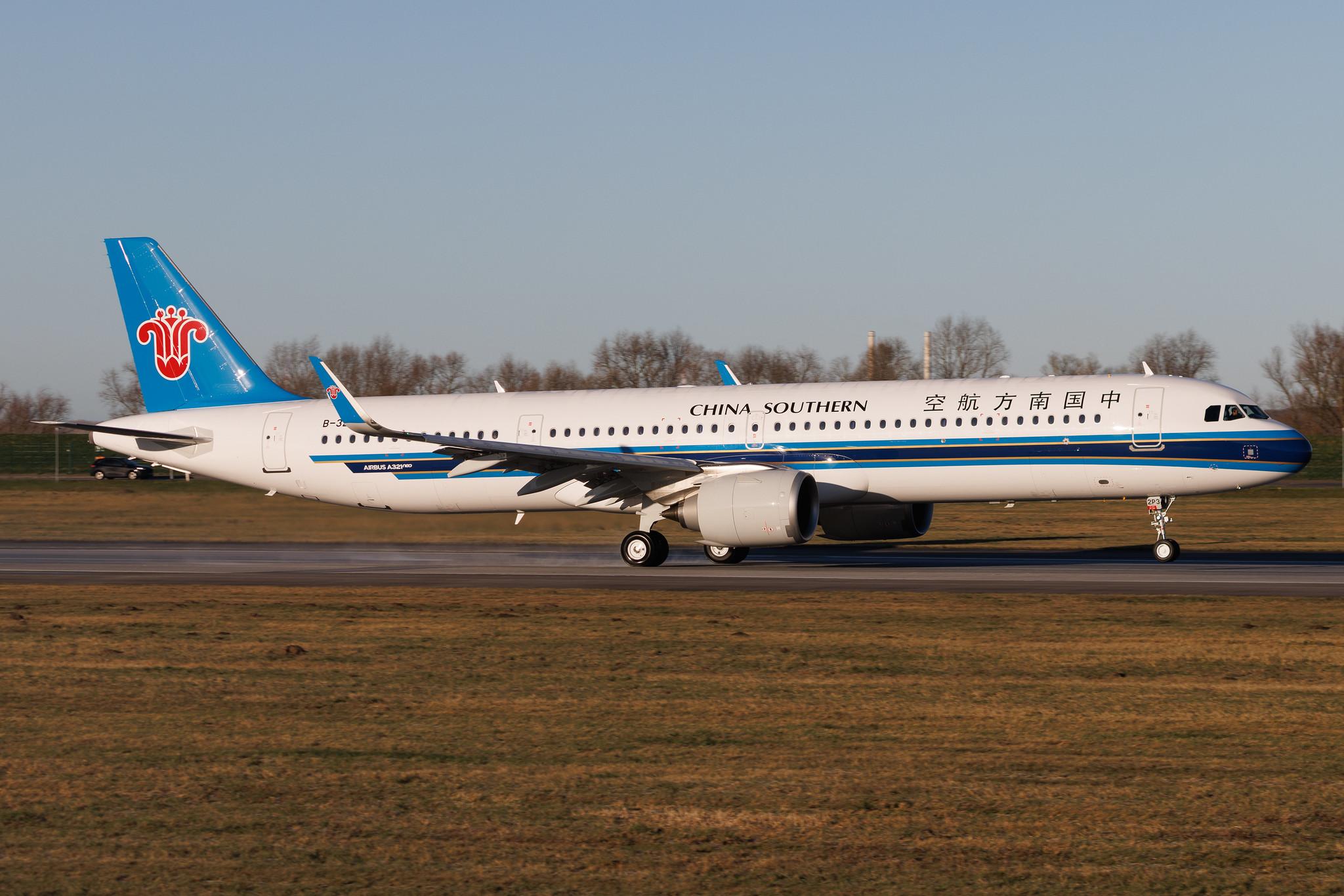 Hamburg Finkenwerder: China Southern Airlines (CZ / CSN) | Airbus A321-251NX A21N | B-32P3 | MSN 12813