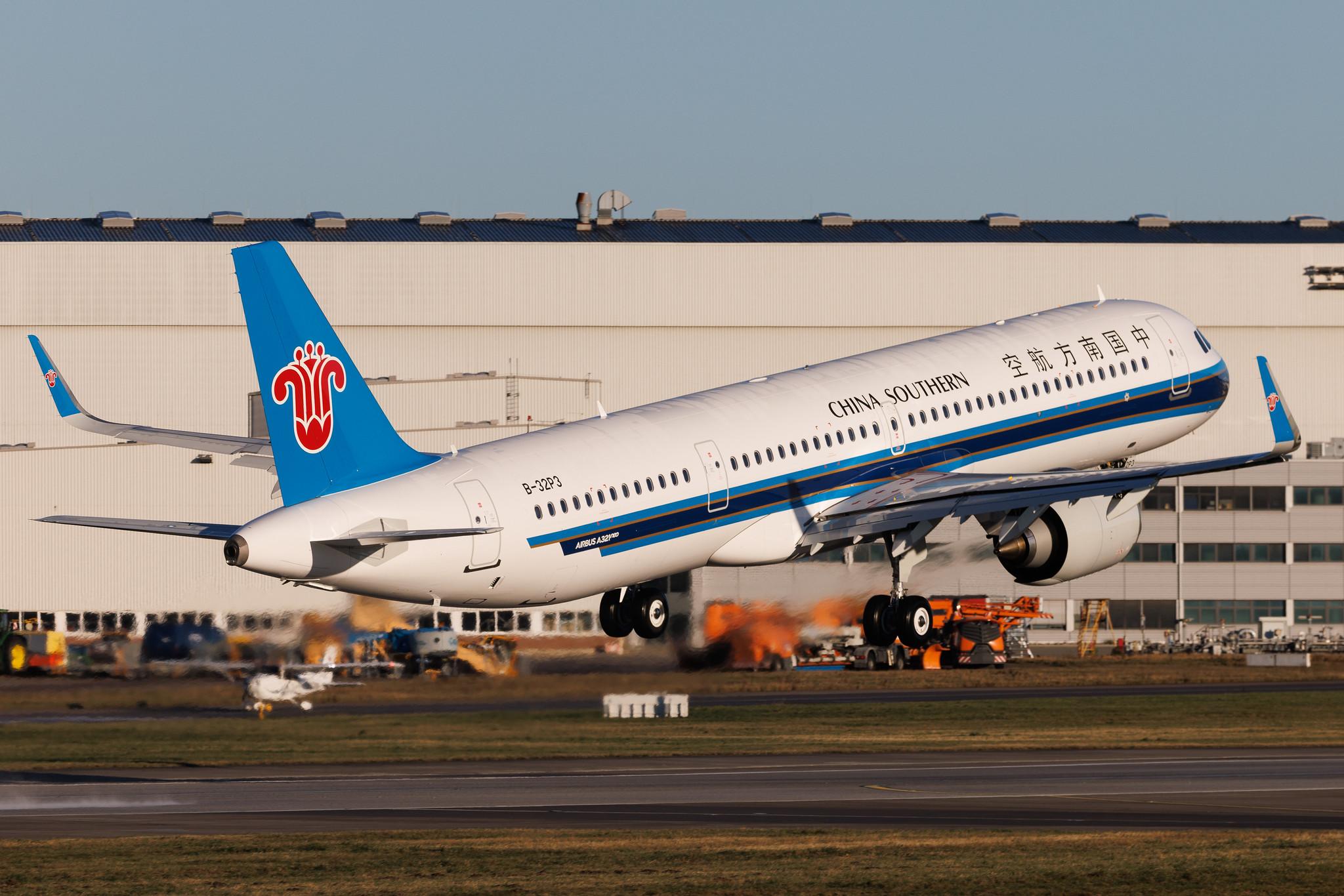 Hamburg Finkenwerder: China Southern Airlines (CZ / CSN) | Airbus A321-251NX A21N | B-32P3 | MSN 12813