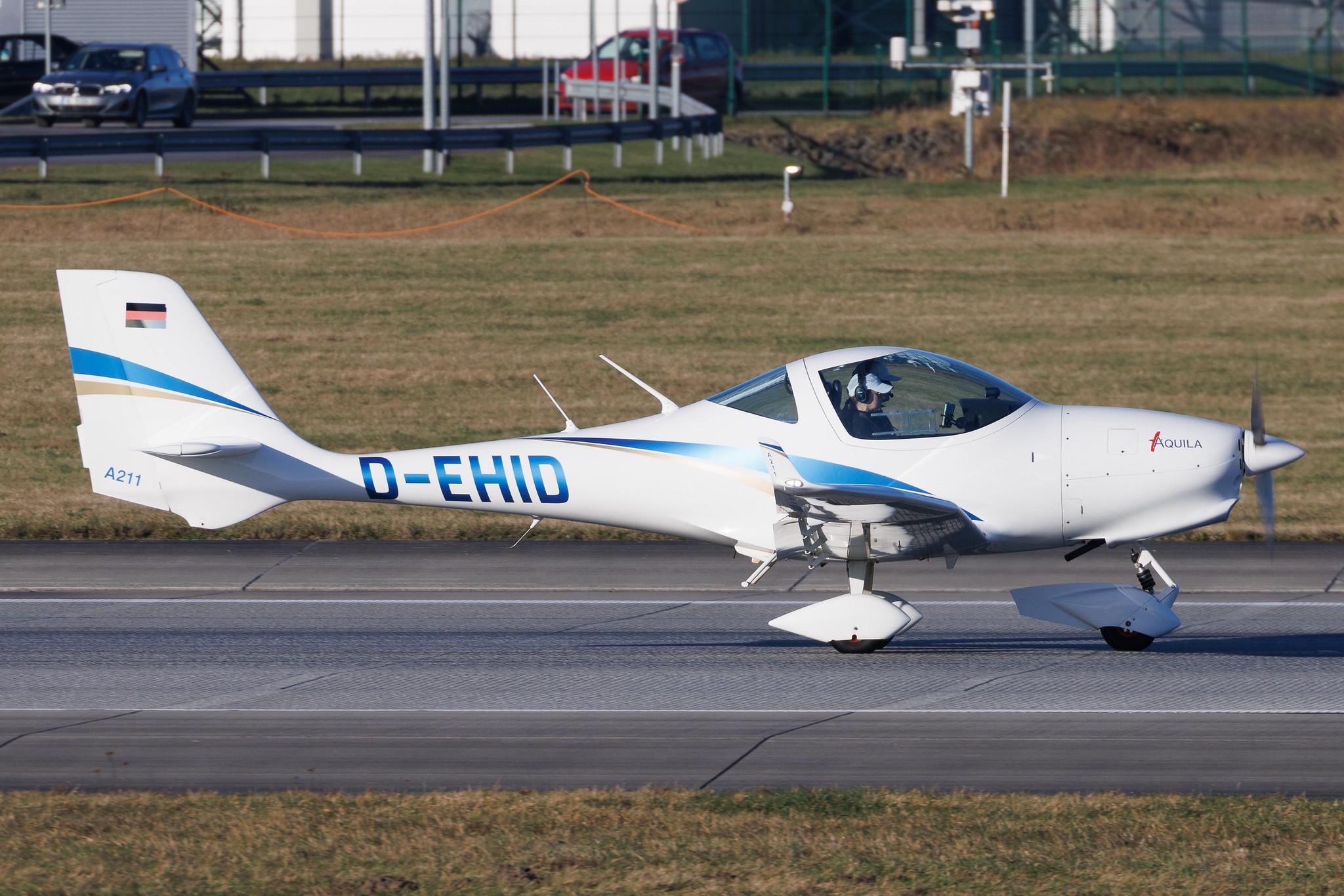 Hamburg Finkenwerder: Private owner | Aquila A211 A210 | D-EHID | MSN AT01-100A-344