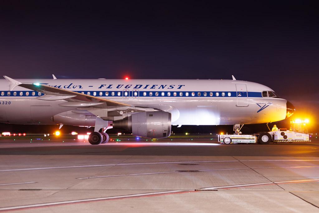 Hamburg Airport: Condor (DE / CFG) | Livery: Retro Livery | Airbus A320-212 A320 | D-AICH | MSN 0971