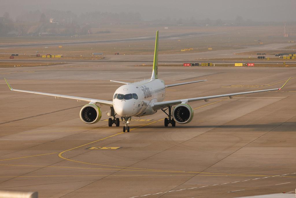 Flughafen Zürich: Helvetic Airways (2L / OAW) | Embraer E190LR E190 | HB-JVX | MSN 19000603