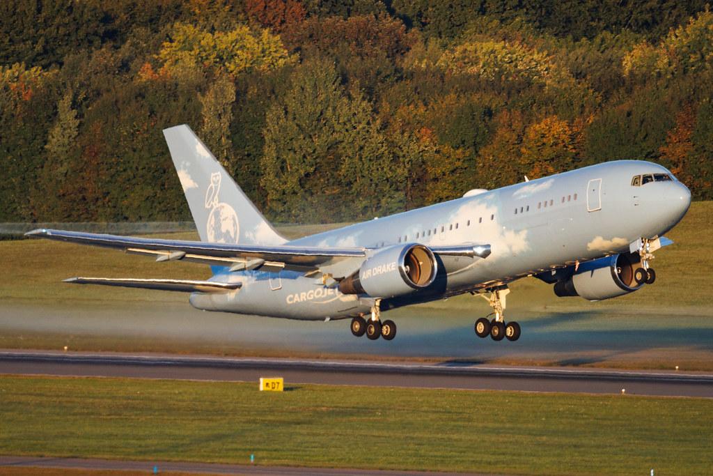 Hamburg Airport: Elan Express (ELX) | Boeing 767-24Q(ER) B762 | N767CJ | MSN 28270