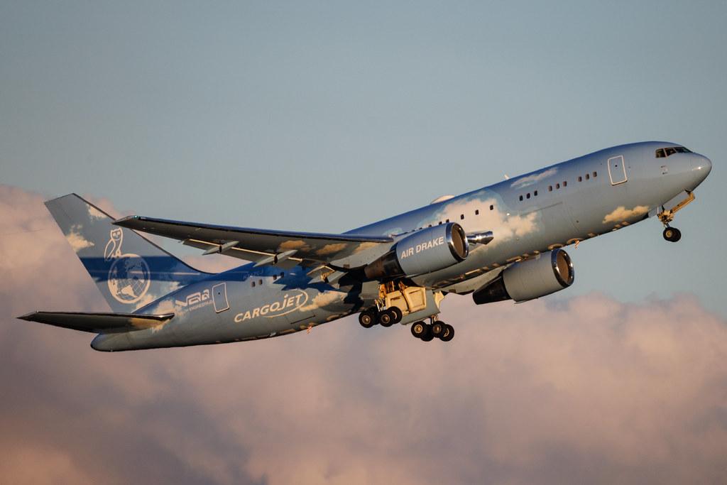 Hamburg Airport: Elan Express (ELX) | Boeing 767-24Q(ER) B762 | N767CJ | MSN 28270