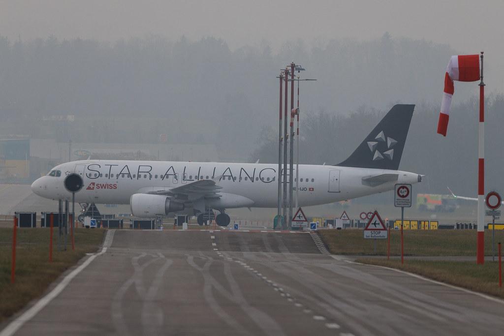 Flughafen Zürich: Swiss (LX / SWR) | Livery: Star Alliance Livery | Airbus A320-214 A320 | HB-IJO | MSN 0673