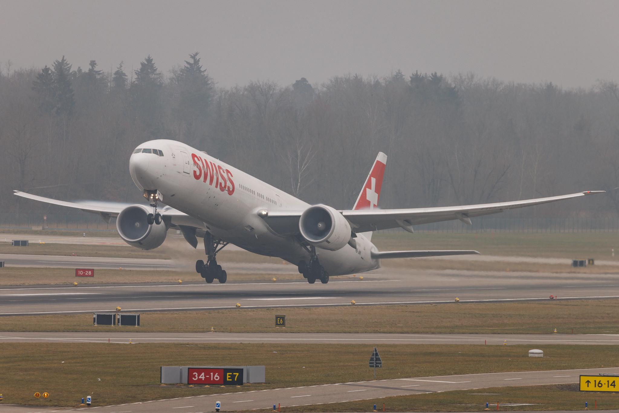 Flughafen Zürich: Swiss (LX / SWR) | Boeing 777-300(ER) B77W | HB-JNK | MSN 66091
