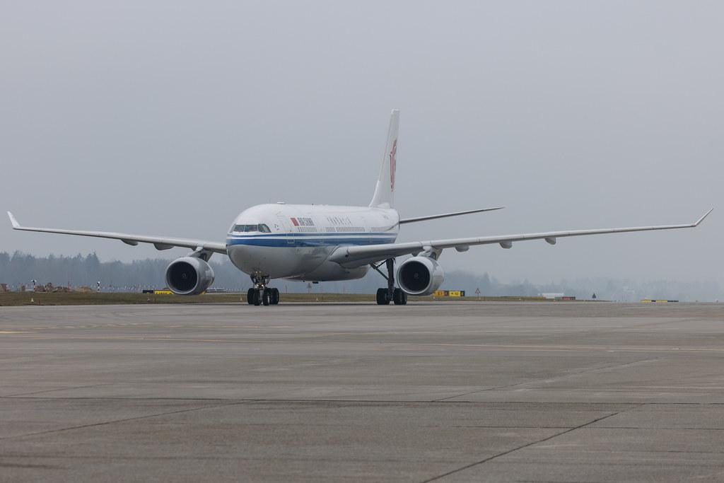 Flughafen Zürich: Air China (CA / CCA) | Airbus A330-243 A332 | B-6131 | MSN 0941