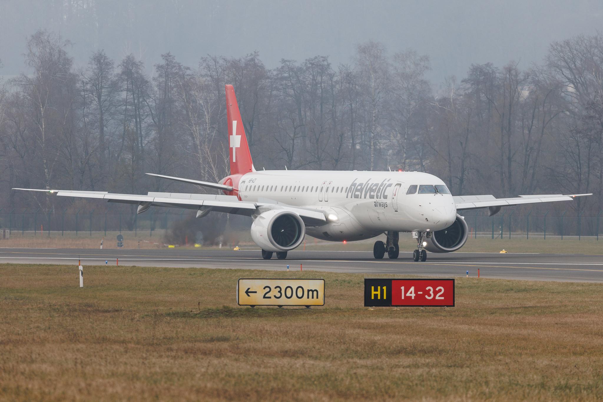 Flughafen Zürich: Helvetic Airways (2L / OAW) | Embraer E195-E2 E295 | HB-AZI | MSN 19020055