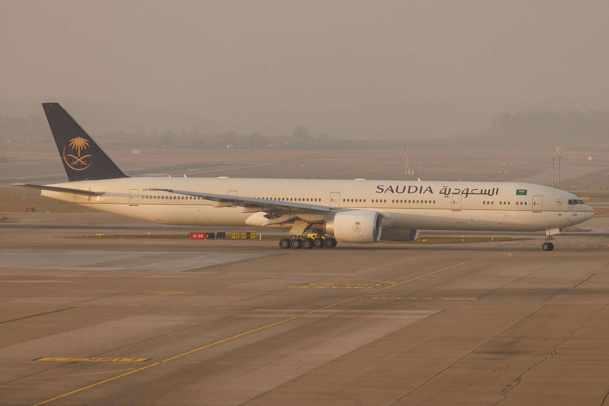 Flughafen Zürich: Saudia (SV / SVA) | Boeing 777-368(ER) B77W | HZ-AK44 | MSN 62764