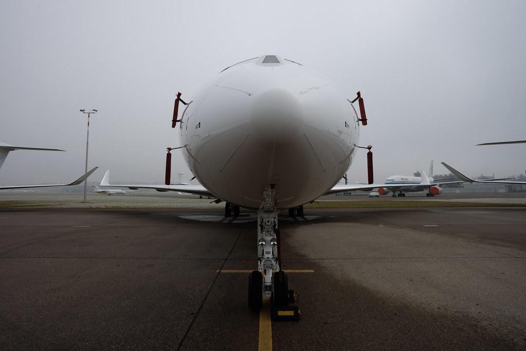 Flughafen Zürich: Solairus Aviation (TWY) | Bombardier Global 6500 GLEX | N80TE | MSN 60006