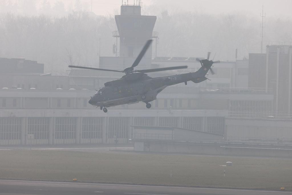 Flughafen Zürich: Swiss Air Force (/ SUI) | Eurocopter AS 532 Cougar AS32 | T-3 | MSN n/a