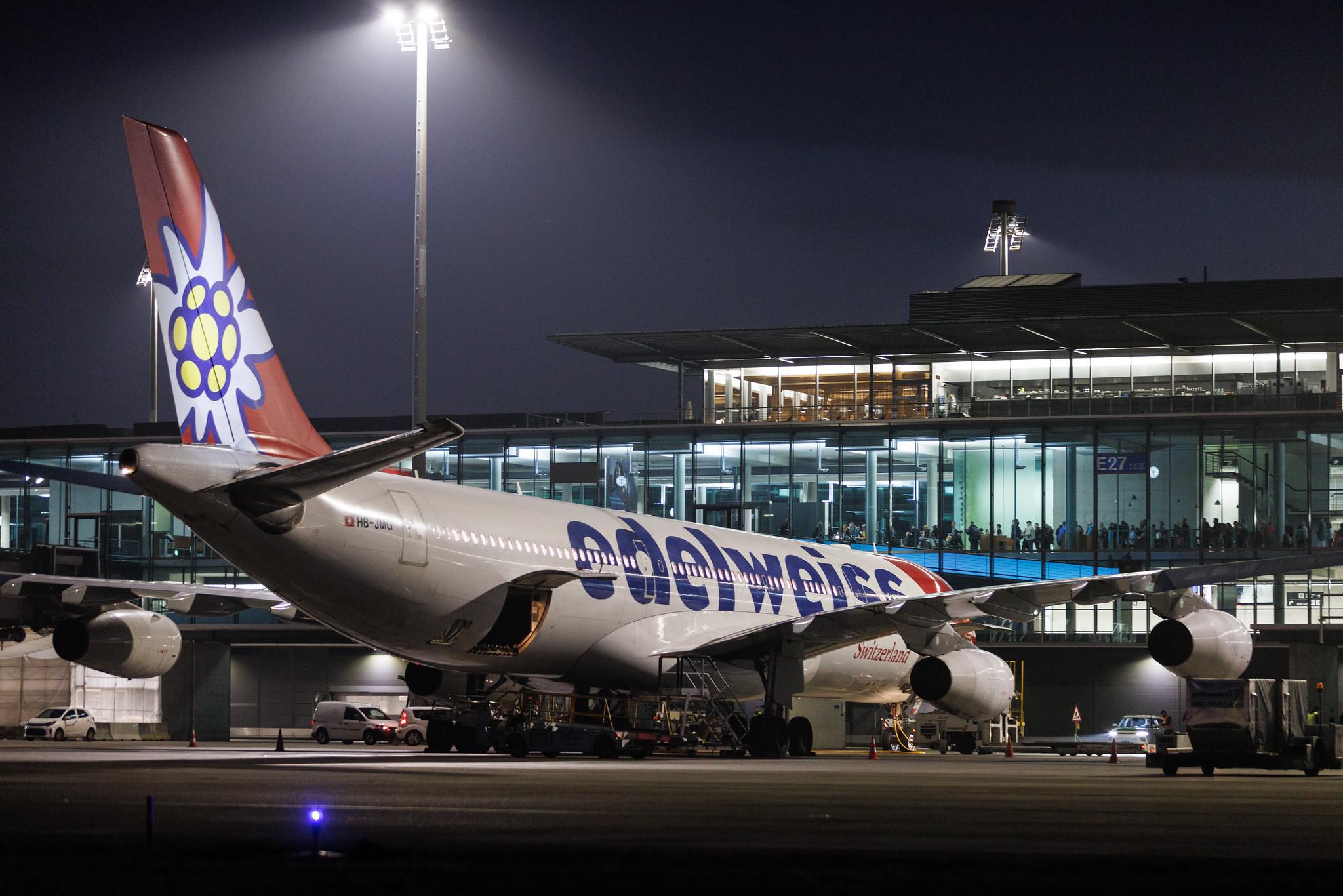 Flughafen Zürich: Edelweiss Air (WK / EDW) | Airbus A340-313 A343 | HB-JMG | MSN 0562