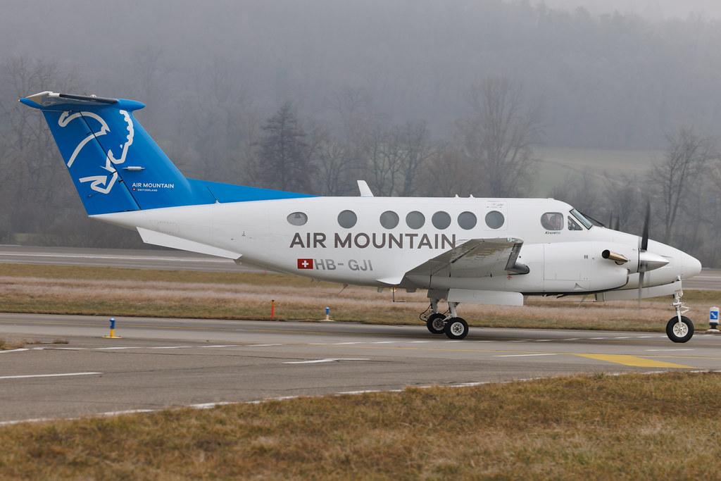Flughafen Zürich: Air Mountain (AMT) | Beech 200 Super King Air BE20 | HB-GJI | MSN BB-451