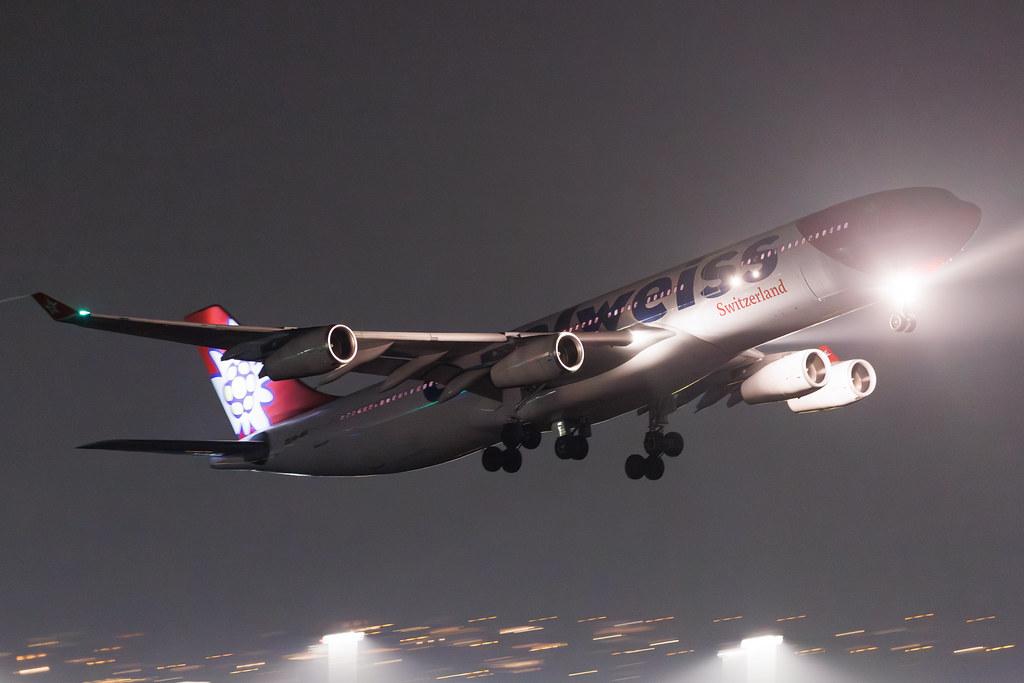 Flughafen Zürich: Edelweiss Air (WK / EDW) | Airbus A340-313 A343 | HB-JMF | MSN 0561