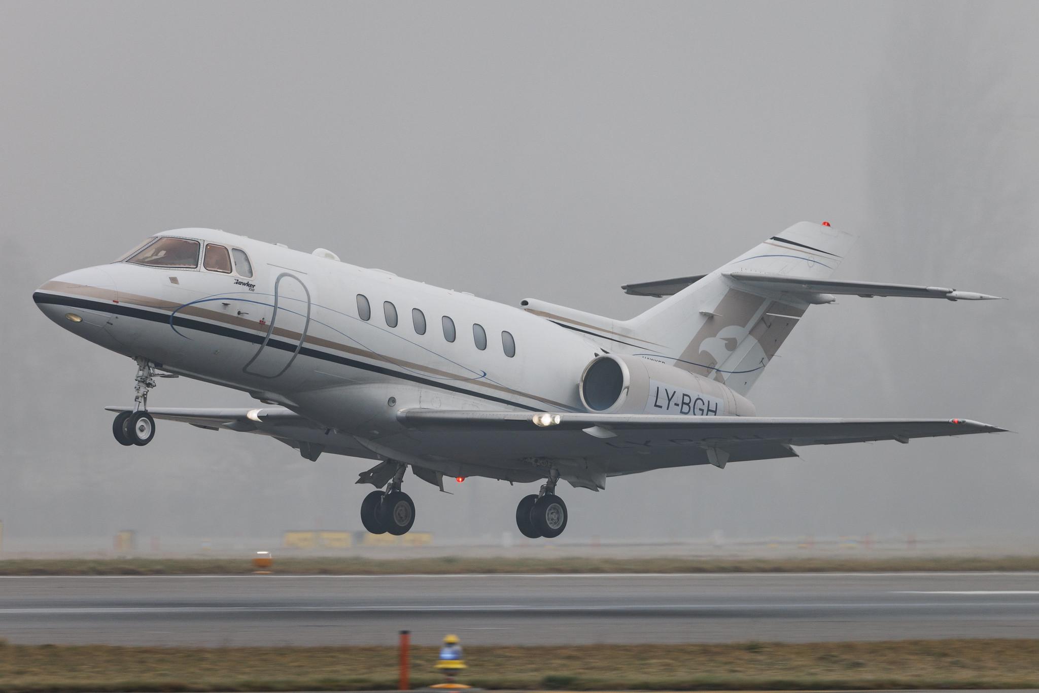 Flughafen Zürich: Classic Jet | Hawker 750 H25B | LY-BGH | MSN HB-65