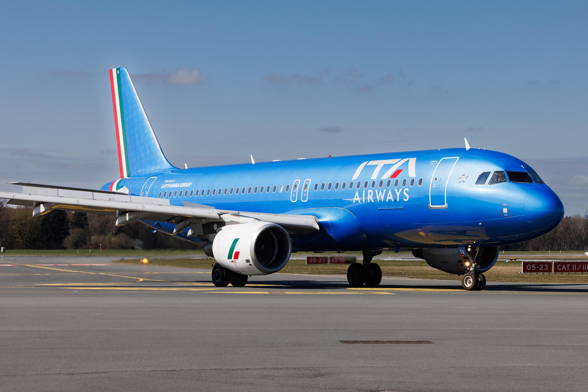 Hamburg Airport: ITA Airways (AZ / ITY) | Airbus A320-216 A320 | EI-DTA | MSN 03732