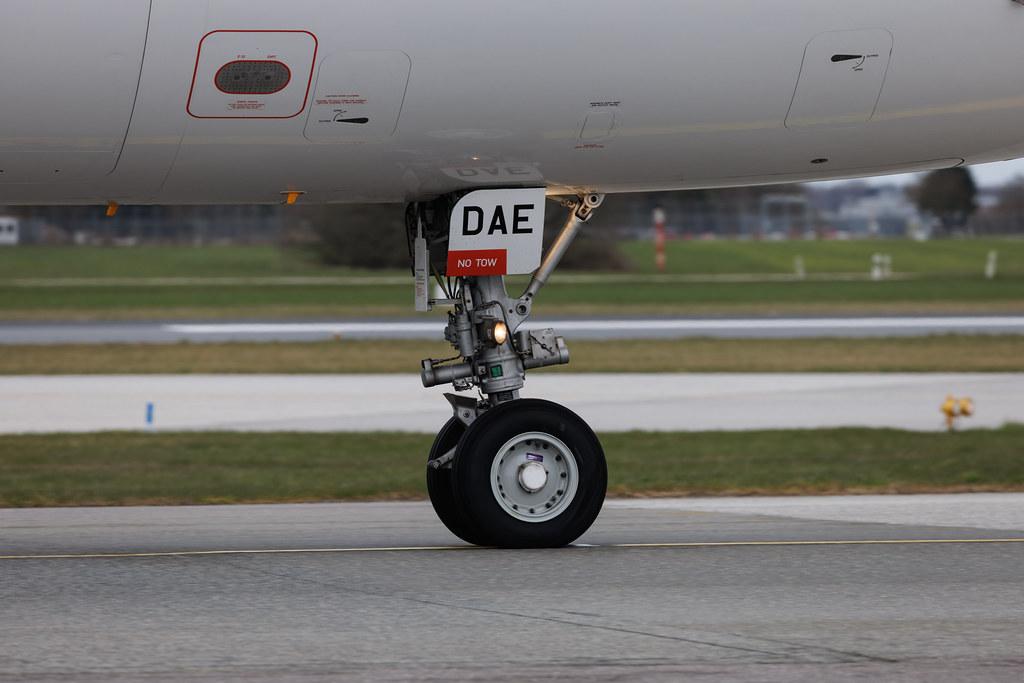 Hamburg Airport: GetJet Airlines (GW / GJT) | Airbus A320-214 A320 | LY-DAE | MSN 03240