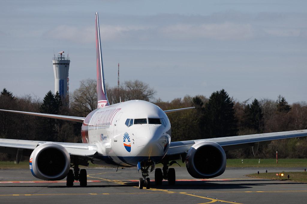Hamburg Airport: SunExpress (XQ / SXS) | Livery: VfB Stuttgart Livery | Boeing 737 MAX 8 B38M | TC-SOI | MSN 61200