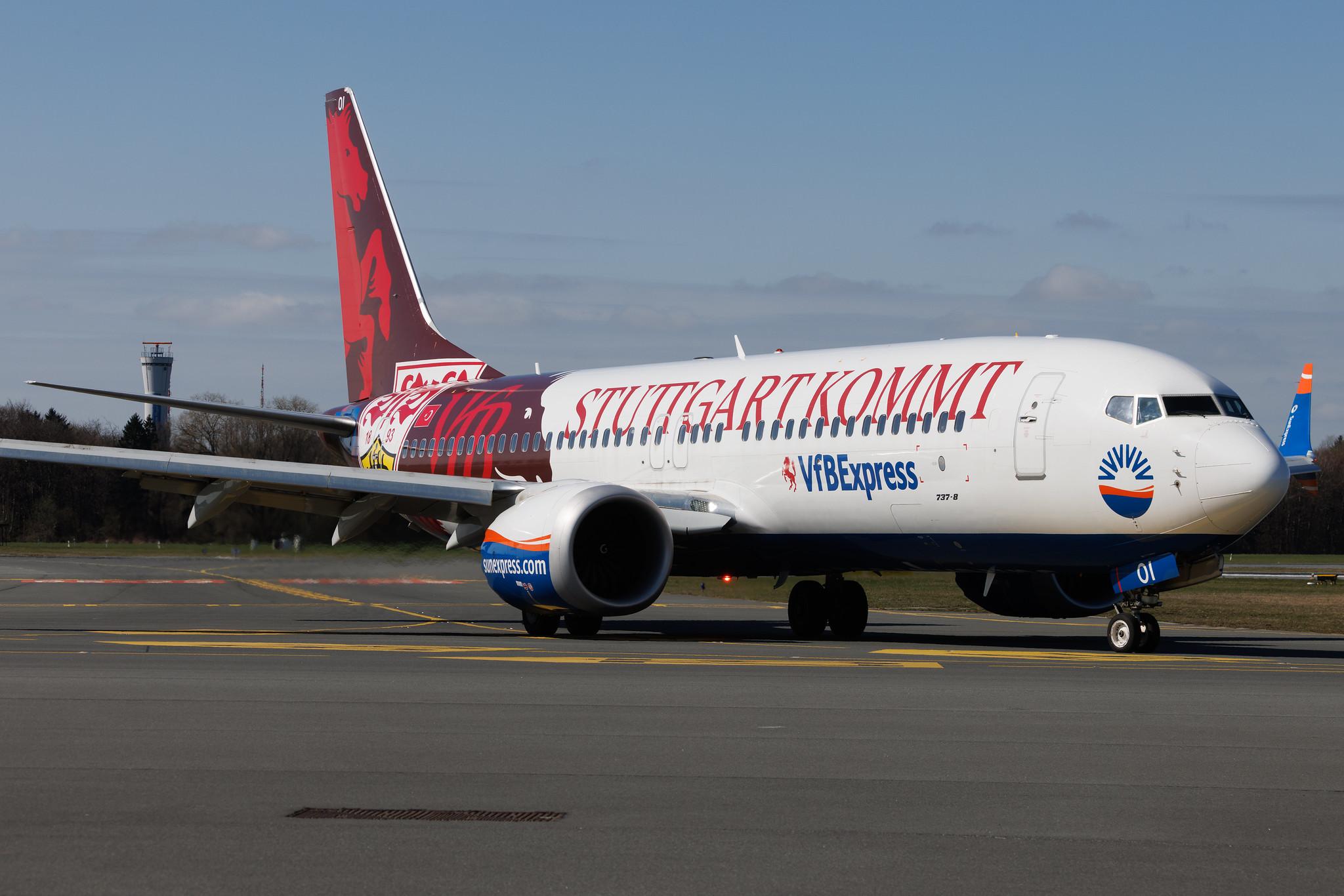 Hamburg Airport: SunExpress (XQ / SXS) | Livery: VfB Stuttgart Livery | Boeing 737 MAX 8 B38M | TC-SOI | MSN 61200