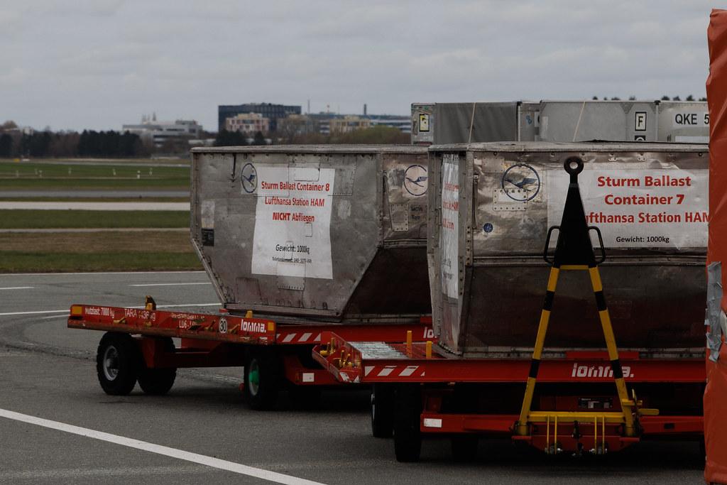 Hamburg Airport: Sturm Ballast Container