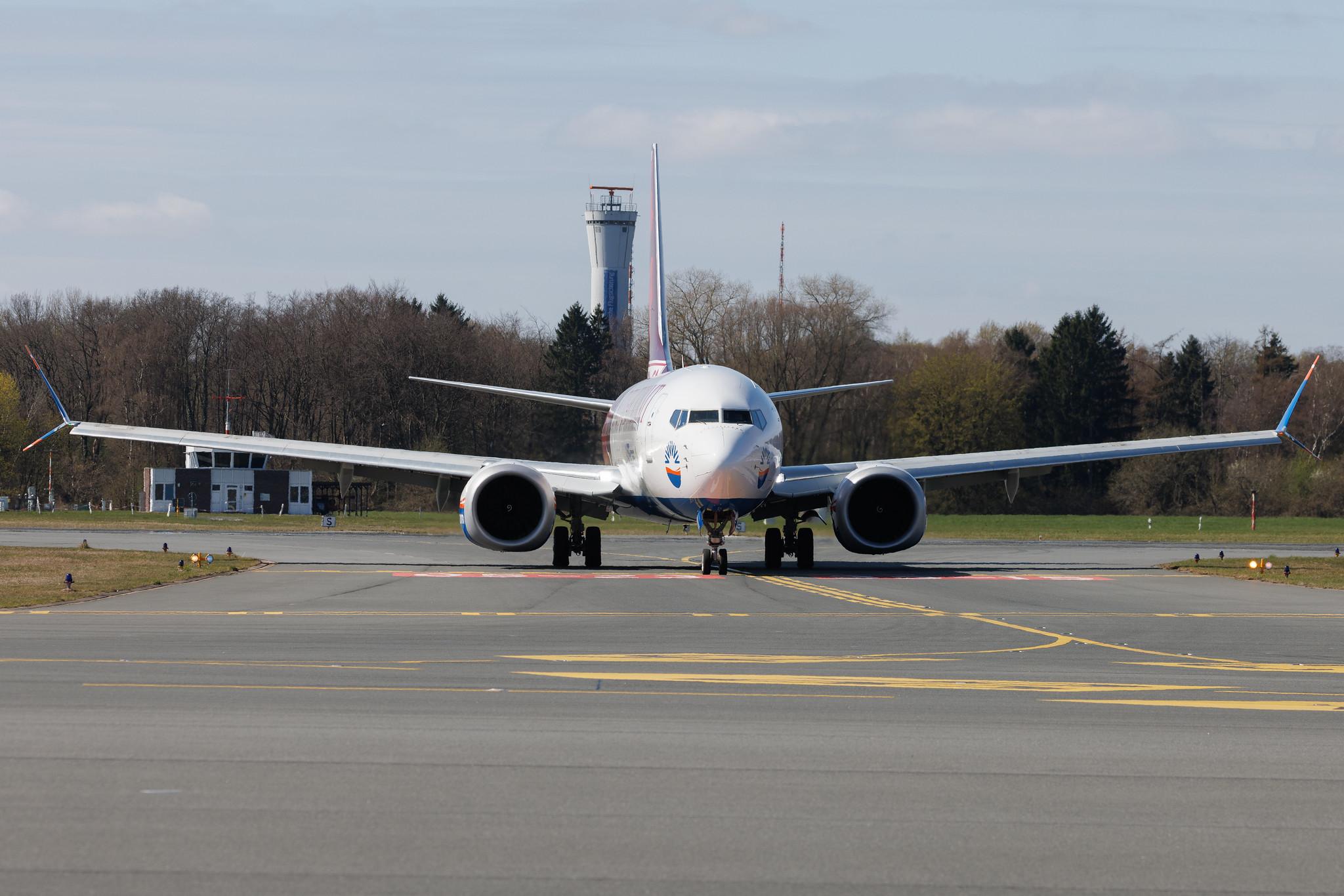 Hamburg Airport: SunExpress (XQ / SXS) | Livery: VfB Stuttgart Livery | Boeing 737 MAX 8 B38M | TC-SOI | MSN 61200