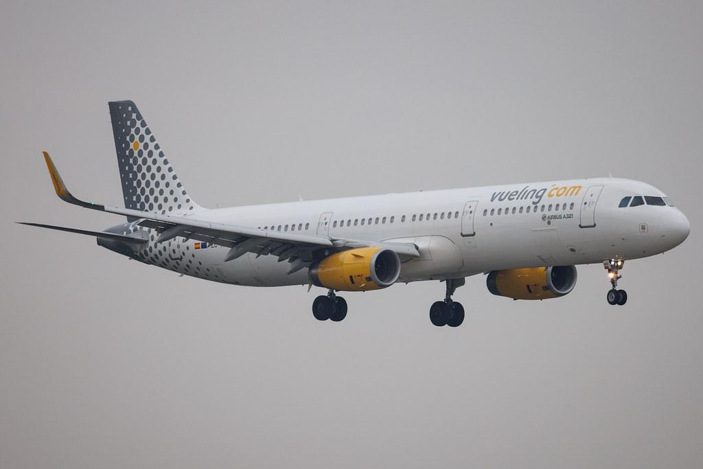 Paris Orly Airport: Vueling (VY / VLG) | Airbus A321-231 A321 | EC-MRF | MSN 07714