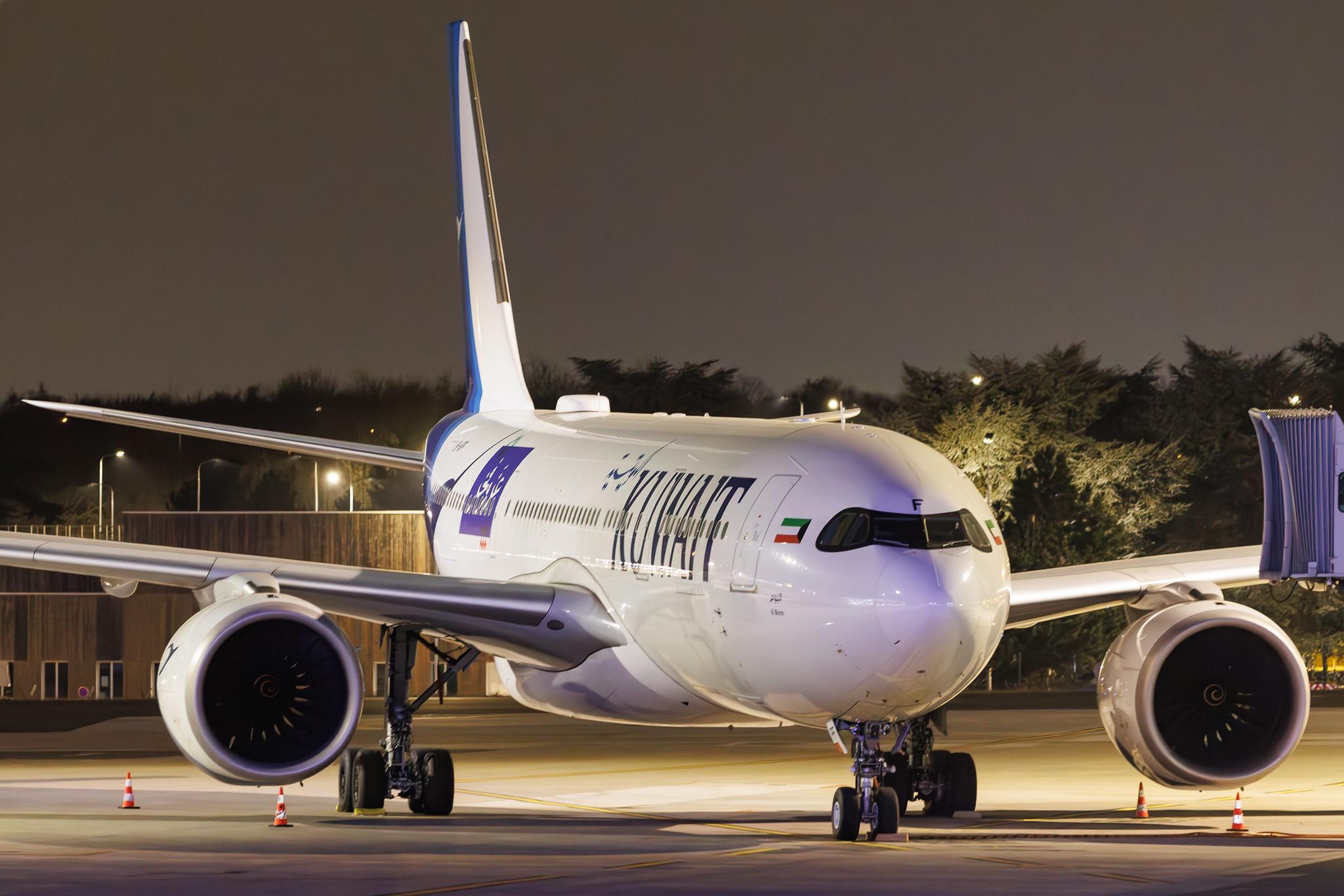 Paris Charles de Gaulle Airport: Kuwait Airways (KU / KAC) | Airbus A330-841 A338 | 9K-APF | MSN 1964