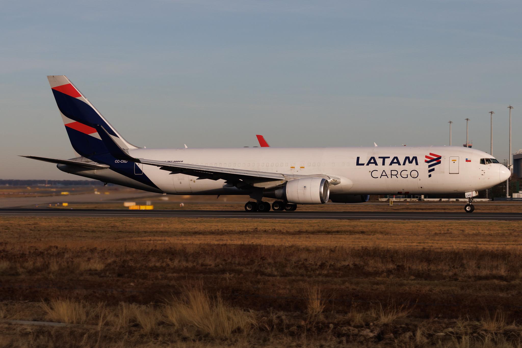 Frankfurt Airport: LATAM Cargo (UC / LCO) | Operator: LATAM Cargo Colombia | Boeing 767-316(ER)(BCF) B763 | CC-CXD | MSN 35697