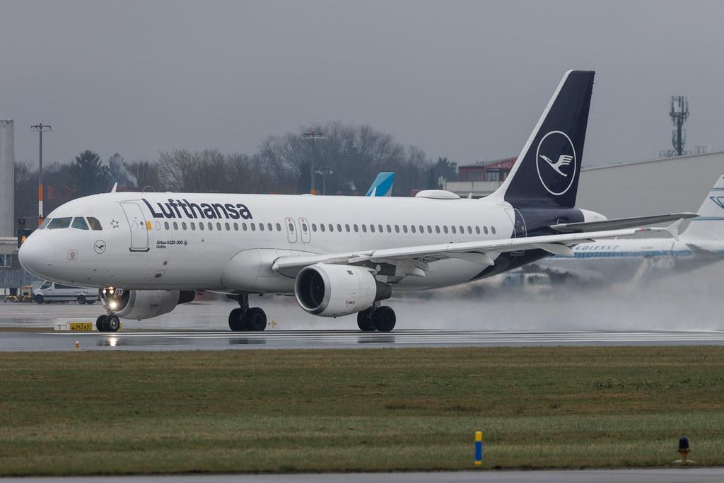 Hamburg Airport: Lufthansa (LH / DLH) | Airbus A320-211 A320 | D-AIQT | MSN 1337